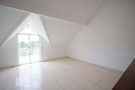 Casa de condomínio à venda com 160m², 3 quartos e 2 vagas Casa de condomínio à venda com 160m², 3 quartos e 2 vagasSotão