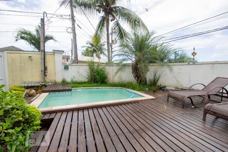 Casa de condomínio à venda com 160m², 3 quartos e 2 vagas Casa de condomínio à venda com 160m², 3 quartos e 2 vagasPisina