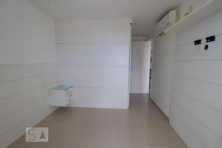 Suíte de casa de condomínio à venda com 3 quartos, 160m² em Vargem Pequena, Rio de Janeiro