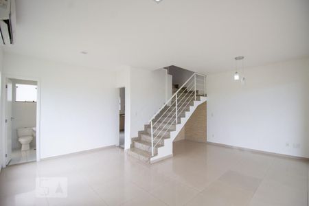 Sala de casa de condomínio à venda com 3 quartos, 160m² em Vargem Pequena, Rio de Janeiro
