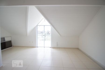 Casa de condomínio à venda com 160m², 3 quartos e 2 vagas Casa de condomínio à venda com 160m², 3 quartos e 2 vagasSotão