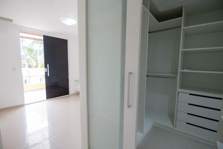 Suíte de casa de condomínio à venda com 3 quartos, 160m² em Vargem Pequena, Rio de Janeiro