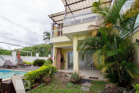 Casa de condomínio à venda com 160m², 3 quartos e 2 vagas Casa de condomínio à venda com 160m², 3 quartos e 2 vagasFachada da Casa