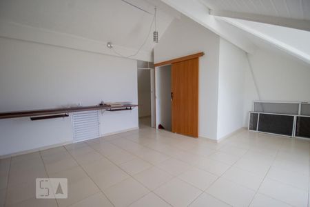 Casa de condomínio à venda com 160m², 3 quartos e 2 vagas Casa de condomínio à venda com 160m², 3 quartos e 2 vagasSotãoSotão