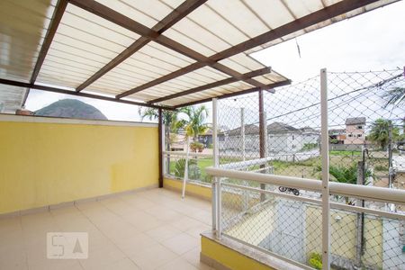 Casa de condomínio à venda com 160m², 3 quartos e 2 vagas Casa de condomínio à venda com 160m², 3 quartos e 2 vagasVaranda da Suíte e Quarto 1