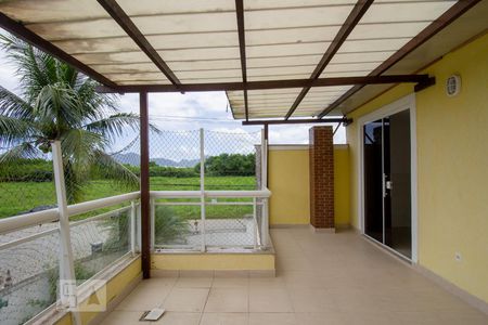 Casa de condomínio à venda com 160m², 3 quartos e 2 vagas Casa de condomínio à venda com 160m², 3 quartos e 2 vagasVaranda da Suíte e Quarto 1