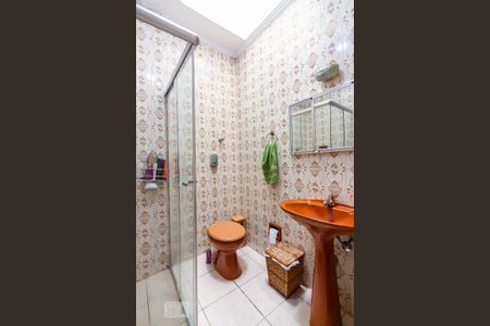 Casa à venda com 150m², 4 quartos e 3 vagas Casa à venda com 150m², 4 quartos e 3 vagasBanheiro