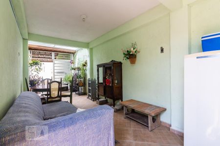 Casa à venda com 150m², 4 quartos e 3 vagas Casa à venda com 150m², 4 quartos e 3 vagasQuintal