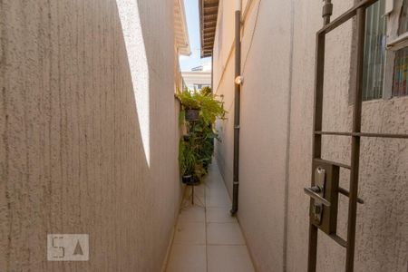 Casa à venda com 105m², 3 quartos e 2 vagasCorredor Lateral