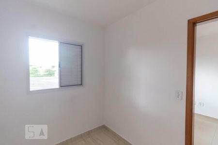 Quarto 2 de apartamento para alugar com 2 quartos, 48m² em Parque das Paineiras, São Paulo