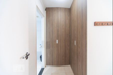 Apartamento para alugar com 74m², 2 quartos e 2 vagas Apartamento para alugar com 74m², 2 quartos e 2 vagasCloset do Quarto 2
