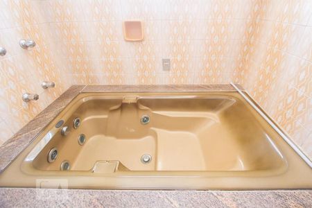 Casa para alugar com 300m², 6 quartos e 2 vagasDetalhe Banheiro Suíte