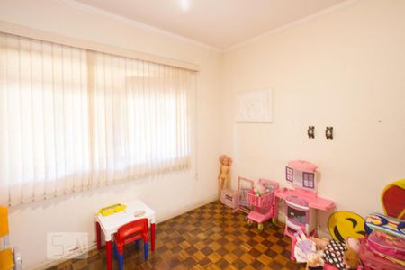 Sala 2 de casa para alugar com 6 quartos, 300m² em Parque Maria Helena, São Paulo