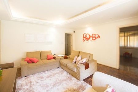 Sala 1 de casa para alugar com 6 quartos, 300m² em Parque Maria Helena, São Paulo