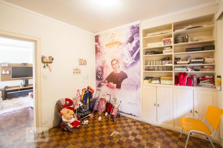 Sala 2 de casa para alugar com 6 quartos, 300m² em Parque Maria Helena, São Paulo