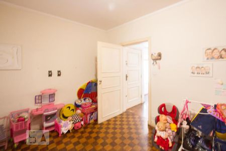 Sala 2 de casa para alugar com 6 quartos, 300m² em Parque Maria Helena, São Paulo