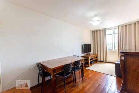 Sala de Apartamento com 1 quarto, 62m² Fonseca