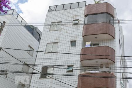 Apartamento à venda com 89m², 4 quartos e 2 vagas Apartamento à venda com 89m², 4 quartos e 2 vagasFachada e Plaquinha