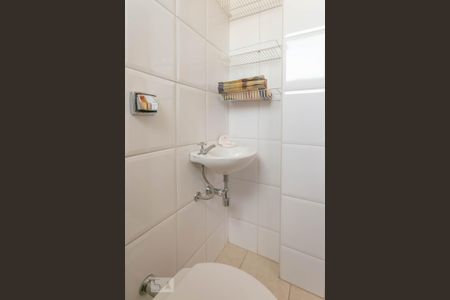 Apartamento à venda com 89m², 4 quartos e 2 vagas Apartamento à venda com 89m², 4 quartos e 2 vagasBanheiro de Serviço