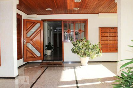 Apartamento à venda com 214m², 3 quartos e 2 vagas Apartamento à venda com 214m², 3 quartos e 2 vagasHall de Entrada