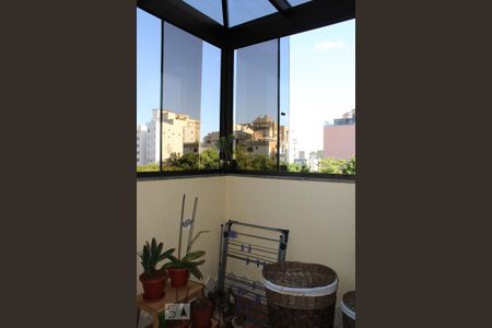 Apartamento à venda com 214m², 3 quartos e 2 vagas Apartamento à venda com 214m², 3 quartos e 2 vagasSacada