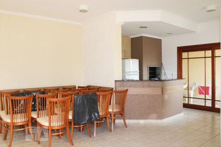 Apartamento à venda com 214m², 3 quartos e 2 vagas Apartamento à venda com 214m², 3 quartos e 2 vagasÁrea comum - Salão de festas