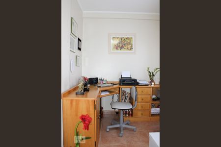 Apartamento à venda com 214m², 3 quartos e 2 vagas Apartamento à venda com 214m², 3 quartos e 2 vagasEscritório