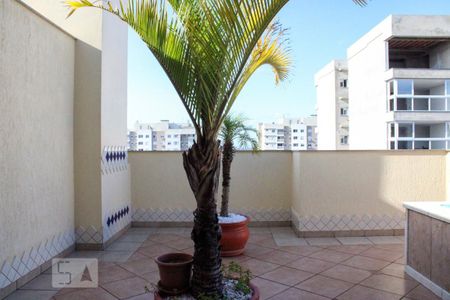 Apartamento à venda com 214m², 3 quartos e 2 vagas Apartamento à venda com 214m², 3 quartos e 2 vagasCobertura