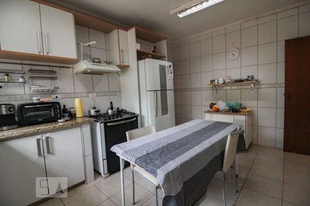 Casa à venda com 230m², 2 quartos e 4 vagascozinha