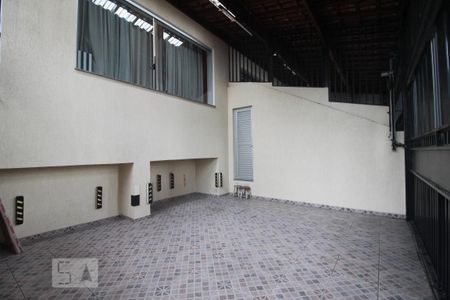 Casa à venda com 230m², 2 quartos e 4 vagasgaragem