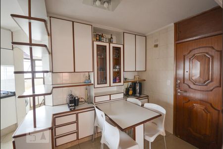 Apartamento à venda com 135m², 4 quartos e 2 vagasCozinha