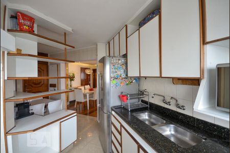 Apartamento à venda com 135m², 4 quartos e 2 vagasCozinha