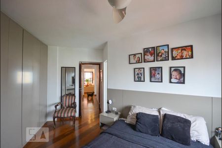 Apartamento à venda com 135m², 4 quartos e 2 vagasQuarto 3