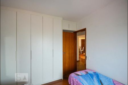 Apartamento à venda com 135m², 4 quartos e 2 vagasQuarto 2