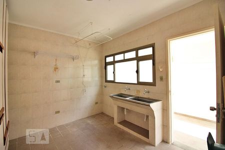 Casa à venda com 197m², 3 quartos e 2 vagasLavanderia