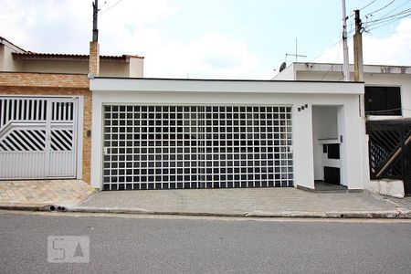 Casa à venda com 197m², 3 quartos e 2 vagasFachada