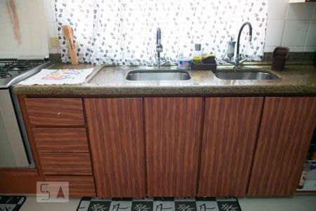 Casa à venda com 165m², 3 quartos e 4 vagas Casa à venda com 165m², 3 quartos e 4 vagasPia