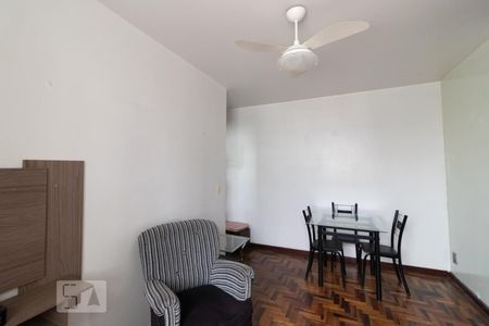 Sala de apartamento para alugar com 3 quartos, 70m² em Camaquã, Porto Alegre