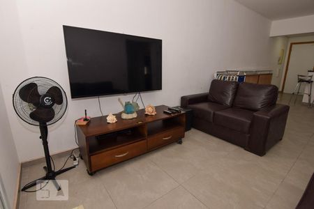 Sala de apartamento para alugar com 2 quartos, 88m² em Jardim Astúrias, Guarujá