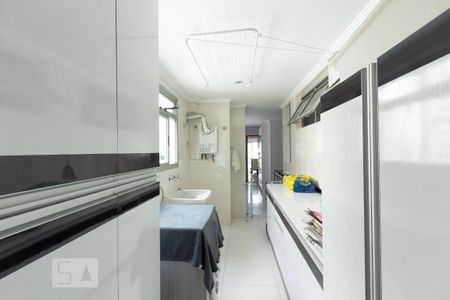 Apartamento à venda com 215m², 3 quartos e 2 vagas Apartamento à venda com 215m², 3 quartos e 2 vagasÁrea de Serviço