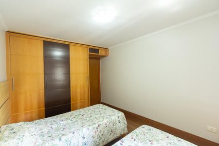 Apartamento à venda com 215m², 3 quartos e 2 vagas Apartamento à venda com 215m², 3 quartos e 2 vagasQuarto 2