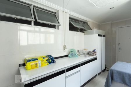 Apartamento à venda com 215m², 3 quartos e 2 vagas Apartamento à venda com 215m², 3 quartos e 2 vagasÁrea de Serviço