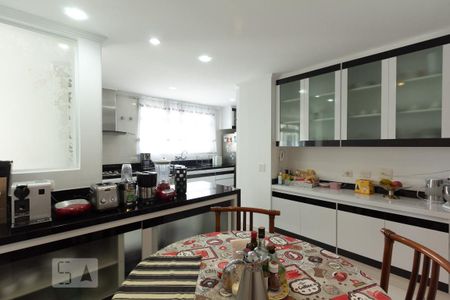 Apartamento à venda com 215m², 3 quartos e 2 vagas Apartamento à venda com 215m², 3 quartos e 2 vagasBanheiro da Suíte