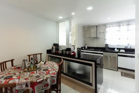 Apartamento à venda com 215m², 3 quartos e 2 vagas Apartamento à venda com 215m², 3 quartos e 2 vagasBanheiro da Suíte