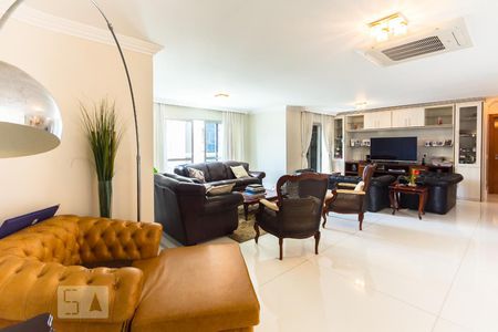 Apartamento à venda com 215m², 3 quartos e 2 vagas Apartamento à venda com 215m², 3 quartos e 2 vagasSala