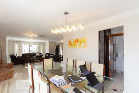 Apartamento à venda com 215m², 3 quartos e 2 vagas Apartamento à venda com 215m², 3 quartos e 2 vagasSala