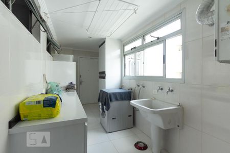 Apartamento à venda com 215m², 3 quartos e 2 vagas Apartamento à venda com 215m², 3 quartos e 2 vagasÁrea de Serviço