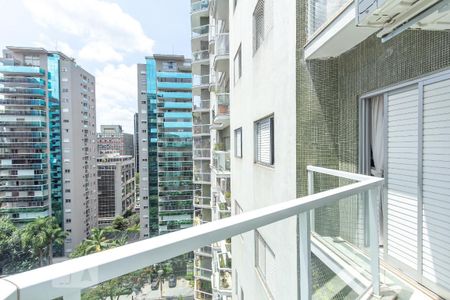 Apartamento à venda com 215m², 3 quartos e 2 vagas Apartamento à venda com 215m², 3 quartos e 2 vagasVaranda da sala