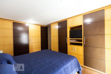 Apartamento à venda com 215m², 3 quartos e 2 vagas Apartamento à venda com 215m², 3 quartos e 2 vagasSuíte