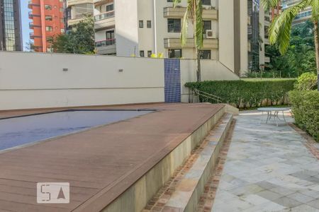 Apartamento à venda com 215m², 3 quartos e 2 vagas Apartamento à venda com 215m², 3 quartos e 2 vagasÁrea comum - Piscina